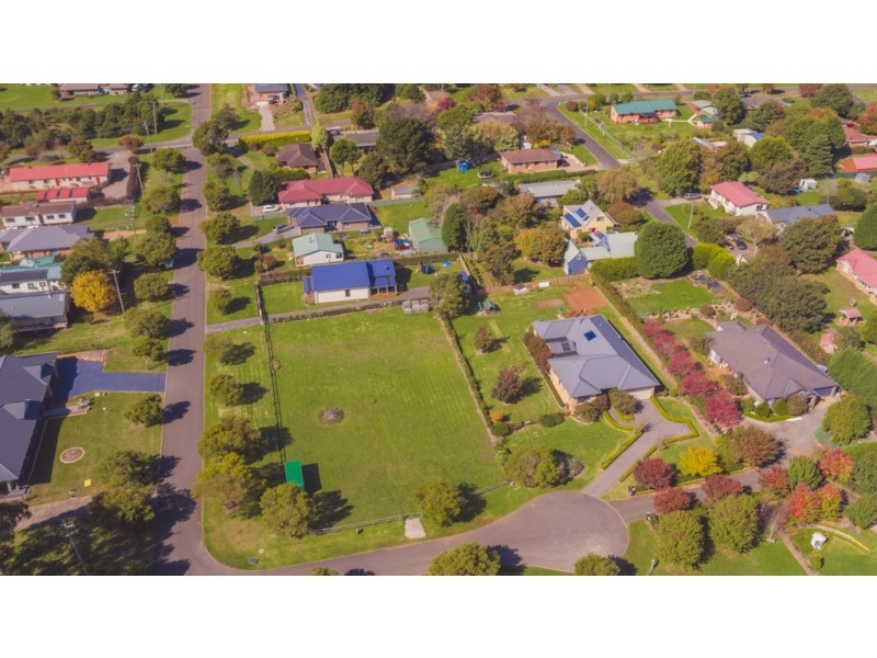 1 Hanrahan Place, Robertson NSW 2577