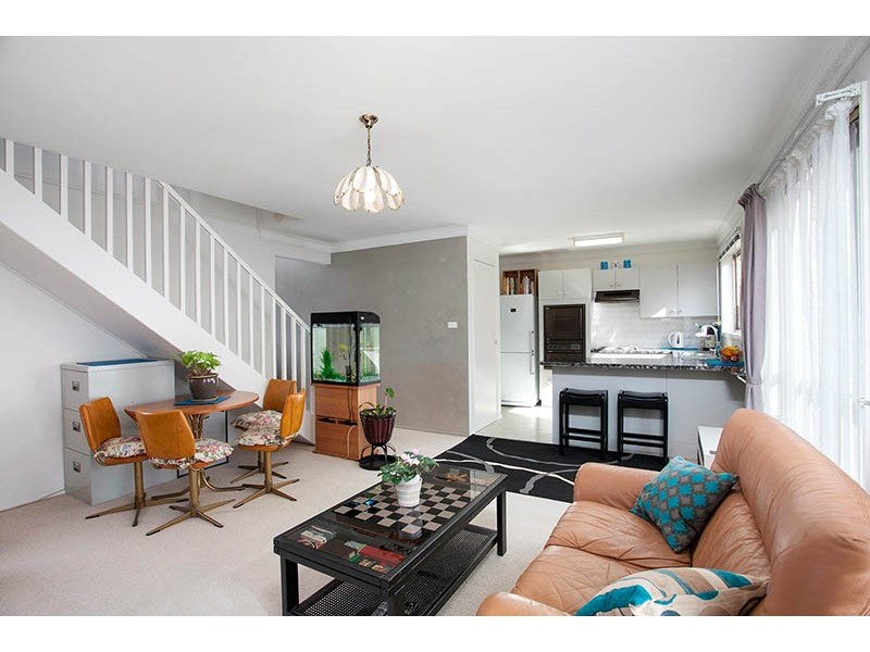2/63 Parkes Street, Oak Flats NSW 2529