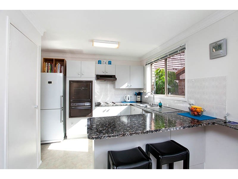 2/63 Parkes Street, Oak Flats NSW 2529