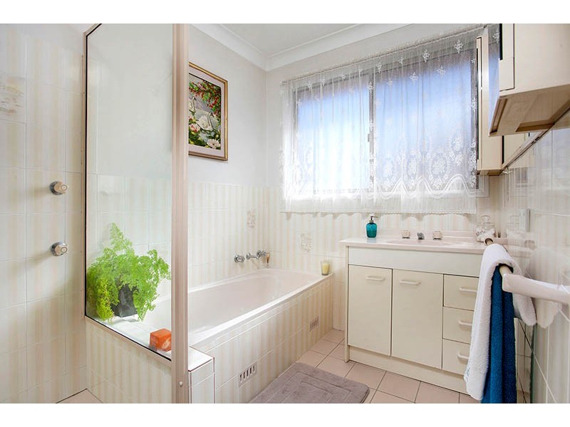 2/63 Parkes Street, Oak Flats NSW 2529