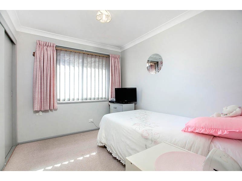 2/63 Parkes Street, Oak Flats NSW 2529