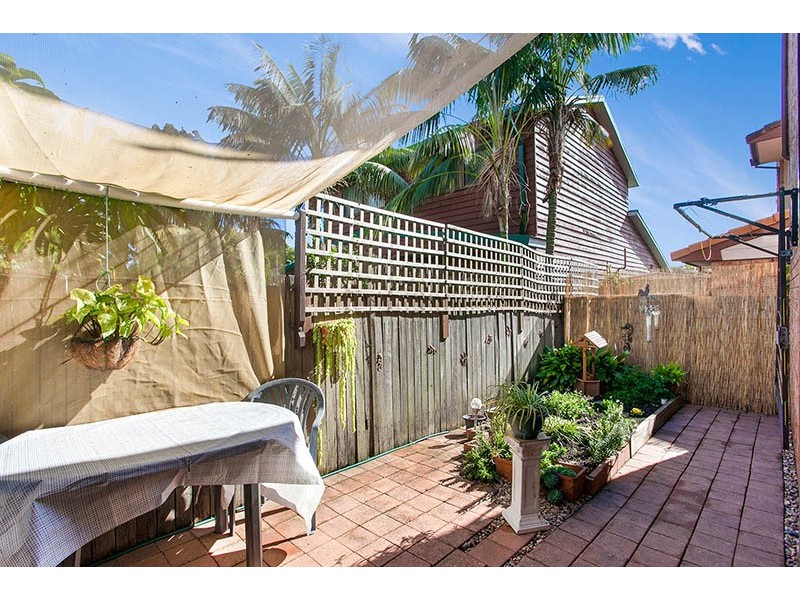 2/63 Parkes Street, Oak Flats NSW 2529