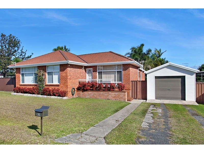32 Leawarra Avenue, Warilla NSW 2528