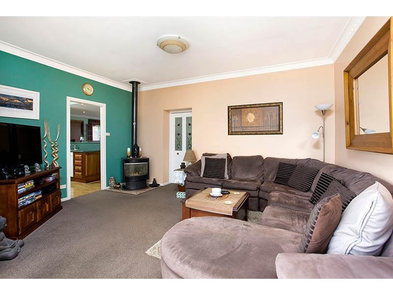 32 Leawarra Avenue, Warilla NSW 2528