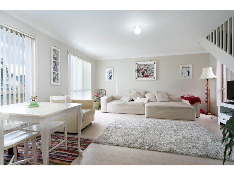 1/63 Parkes Street, Oak Flats NSW 2529