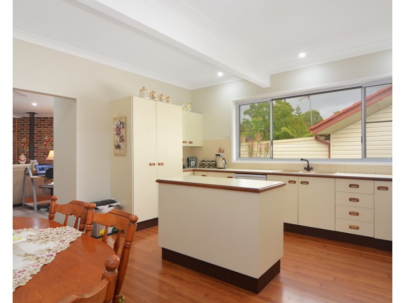 23 Deakin Street, Oak Flats NSW 2529