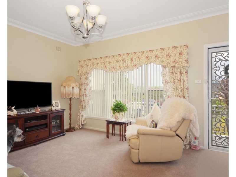 23 Deakin Street, Oak Flats NSW 2529