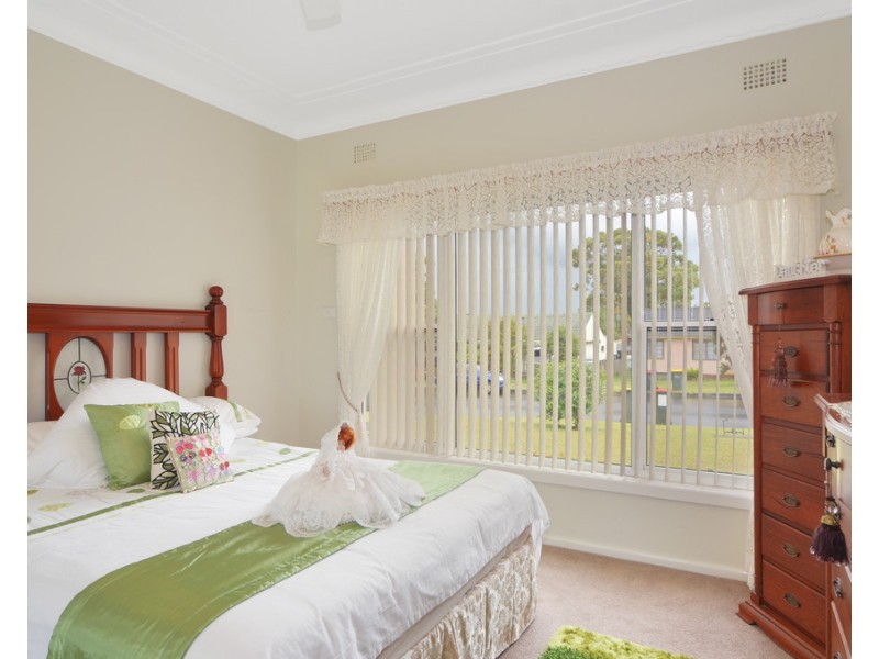 23 Deakin Street, Oak Flats NSW 2529
