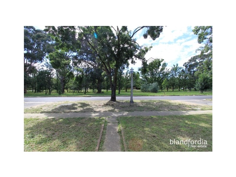 11 Loch St, Yarralumla ACT 2600