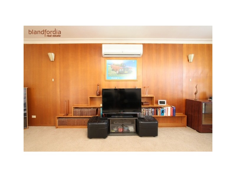 1 Markham St, Mawson ACT 2607