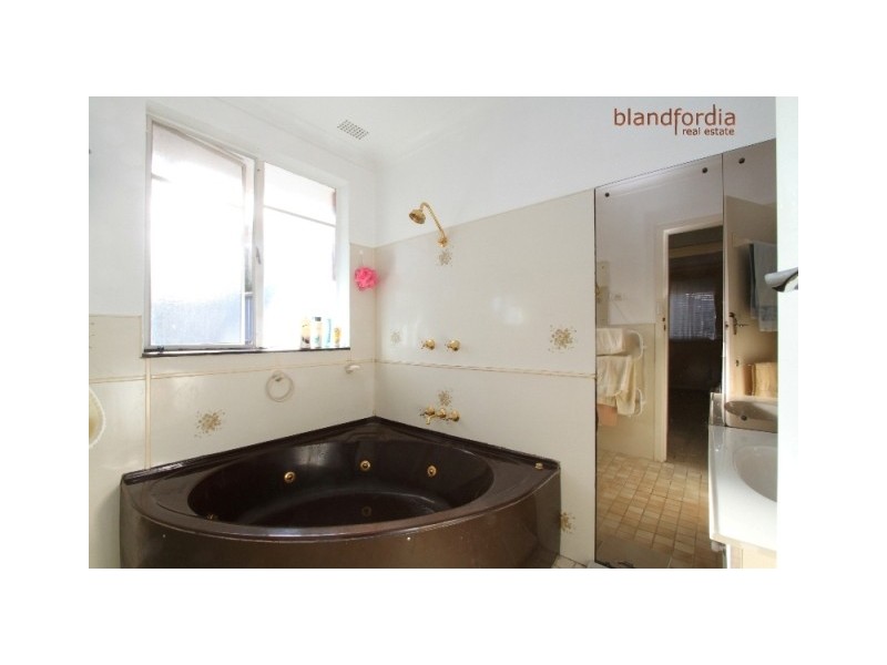 1 Markham St, Mawson ACT 2607