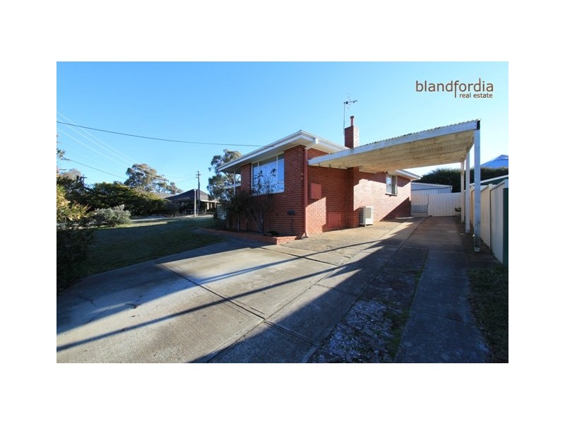 1 Markham St, Mawson ACT 2607