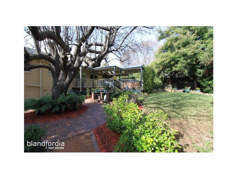 196 Monaro Crescent, Red Hill ACT 2603