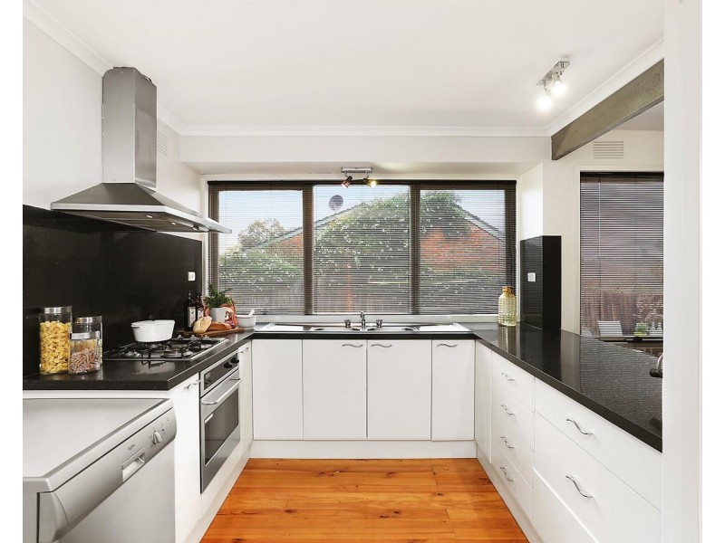 6 Yurana Court, St Helena VIC 3088