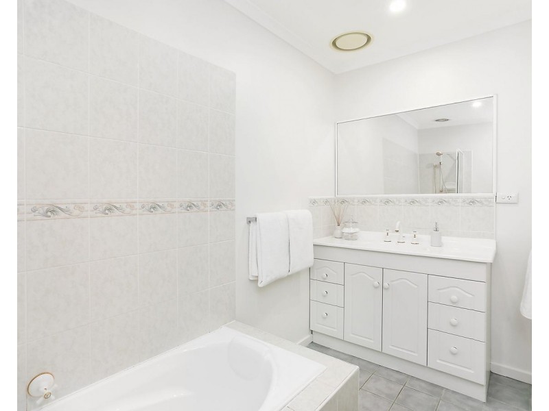 6 Yurana Court, St Helena VIC 3088