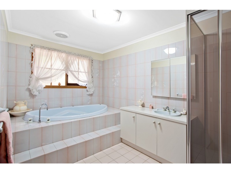3 Moorside Rise, St Helena VIC 3088