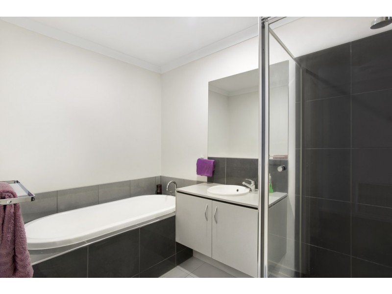 11 Starboard Drive, Doreen VIC 3754