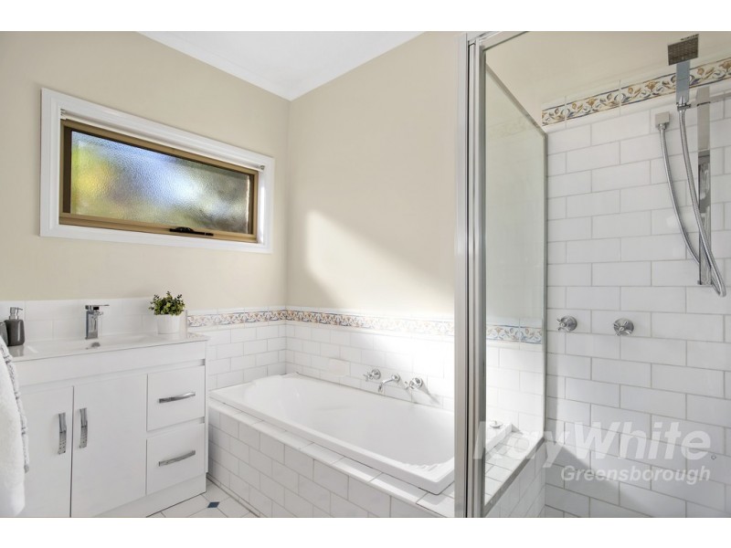 2/24 Railway Road, Briar Hill VIC 3088