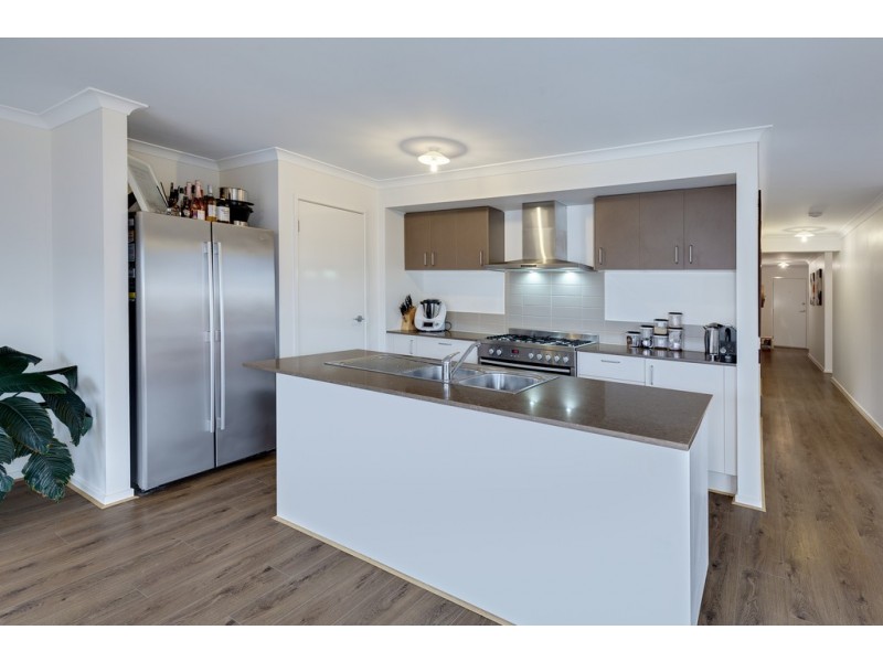 34 Sunstone Boulevard, Doreen VIC 3754