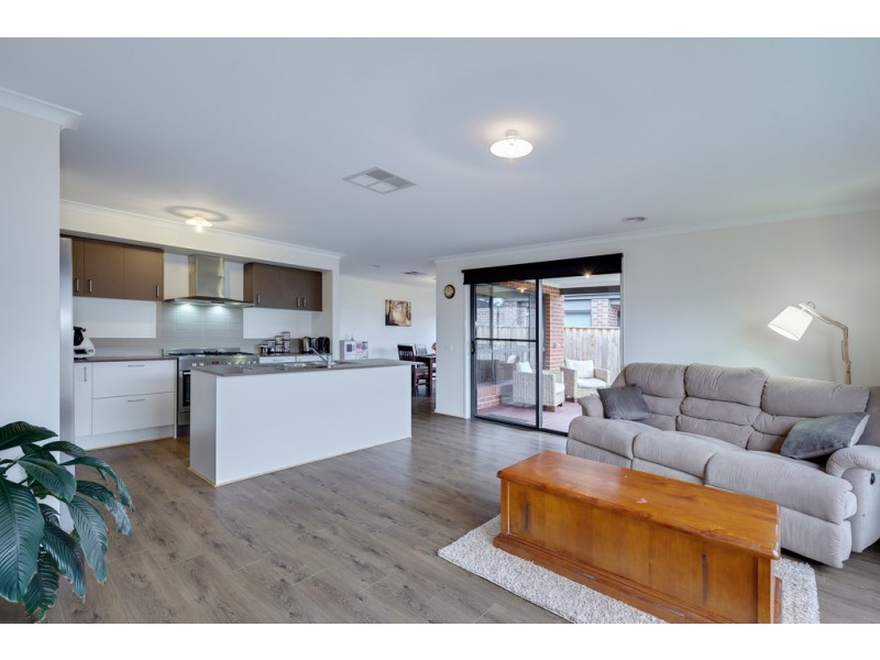 34 Sunstone Boulevard, Doreen VIC 3754