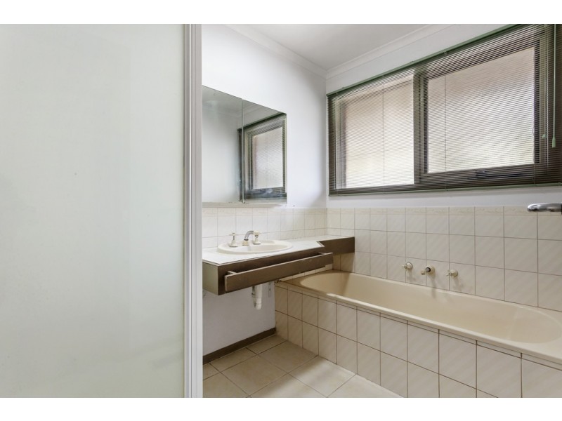 14 St Clems Street, St Helena VIC 3088