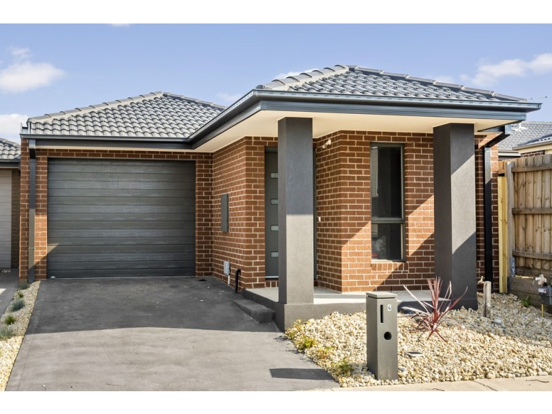 4 Flint Close, Doreen VIC 3754