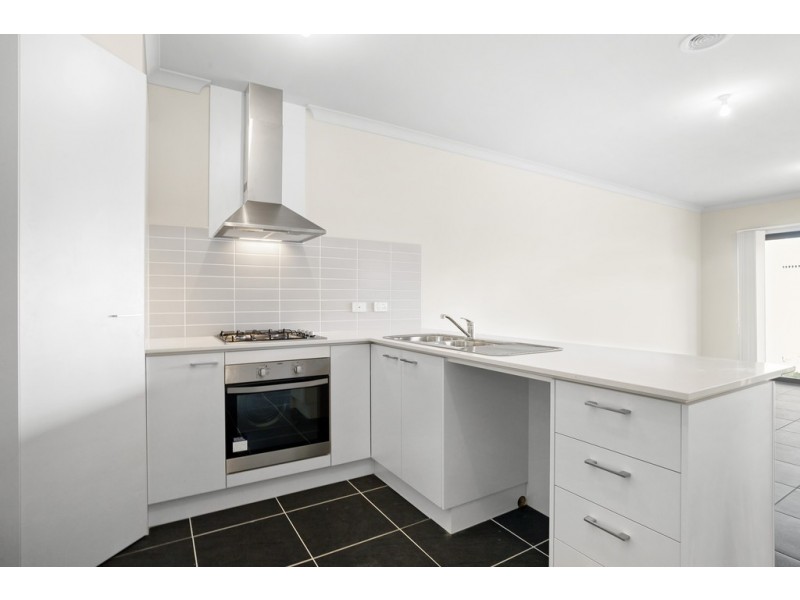 4 Flint Close, Doreen VIC 3754