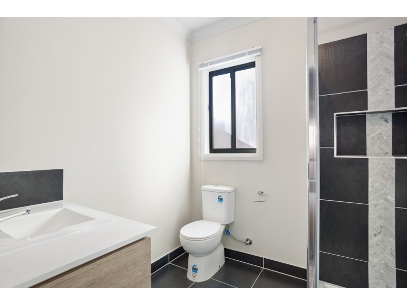 4 Flint Close, Doreen VIC 3754