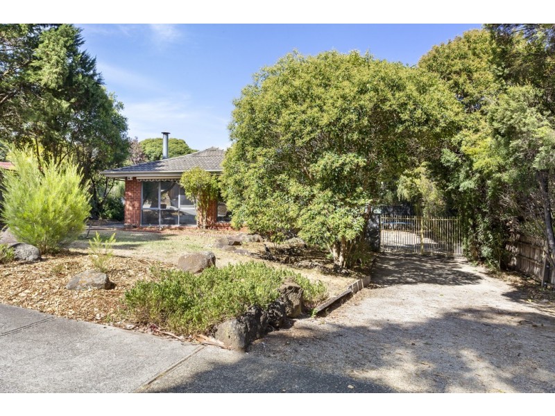 14 St Clems Street, St Helena VIC 3088