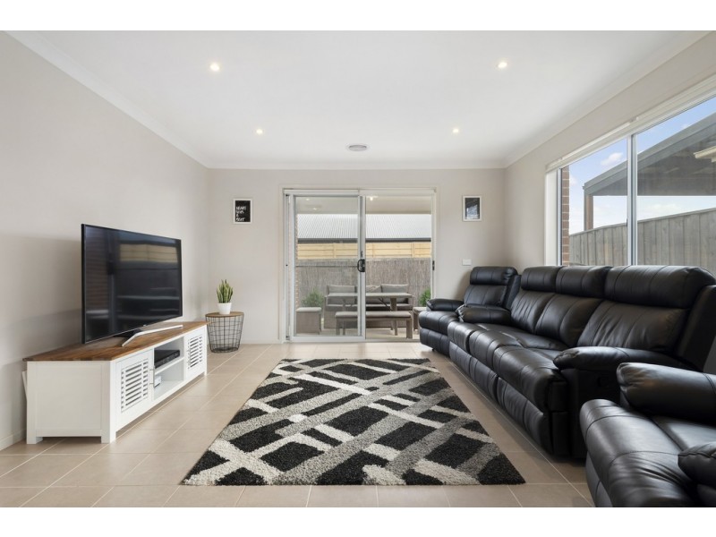 30 Windermere Parade, Doreen VIC 3754