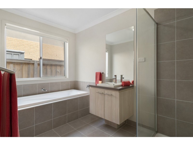 30 Windermere Parade, Doreen VIC 3754