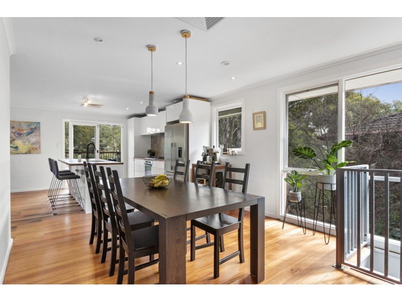 14 Acheron Crescent, Eltham North VIC 3095