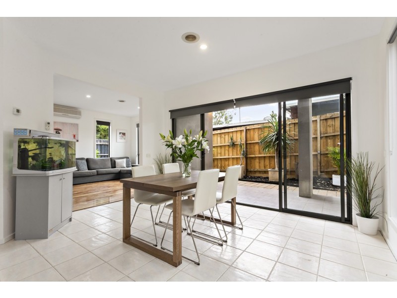 2/1 Rattray Road, Montmorency VIC 3094