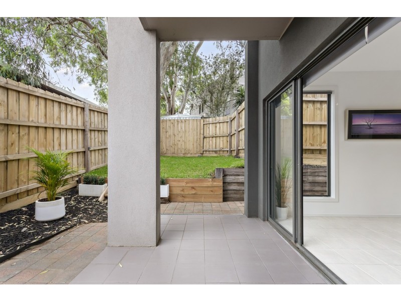 2/1 Rattray Road, Montmorency VIC 3094