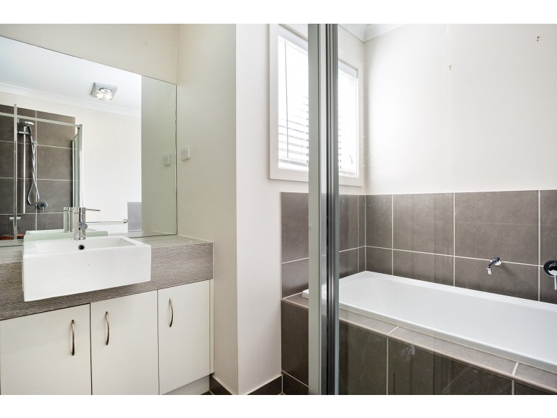 10 Travertine Crescent, Doreen VIC 3754