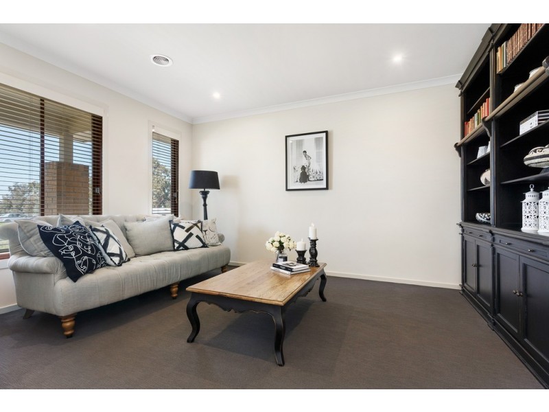 17 Pipers Lane, Mernda VIC 3754