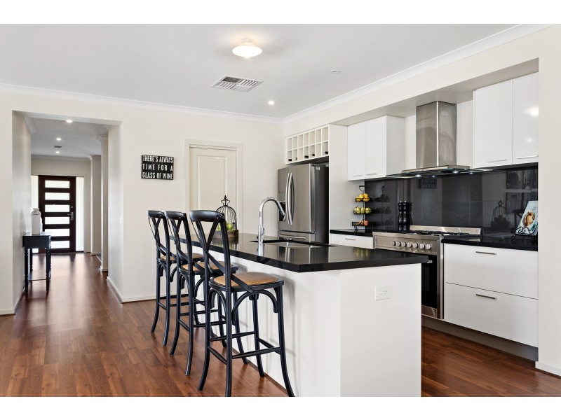 17 Pipers Lane, Mernda VIC 3754