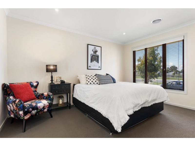 17 Pipers Lane, Mernda VIC 3754