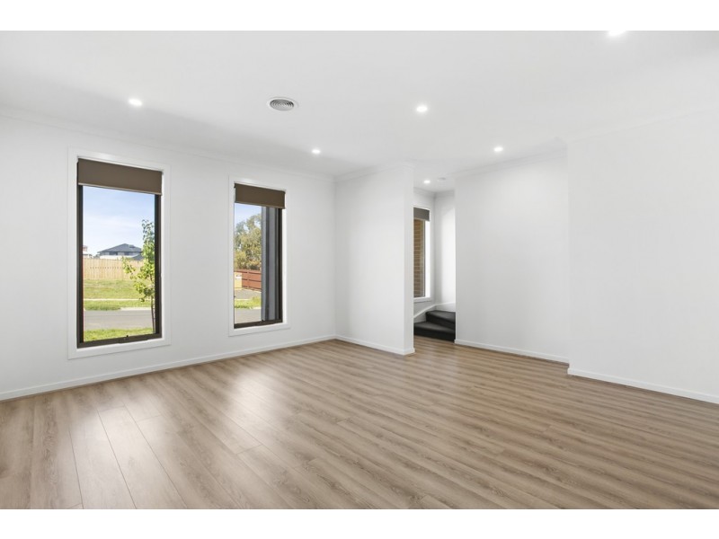 26 Lowe Drive, Doreen VIC 3754