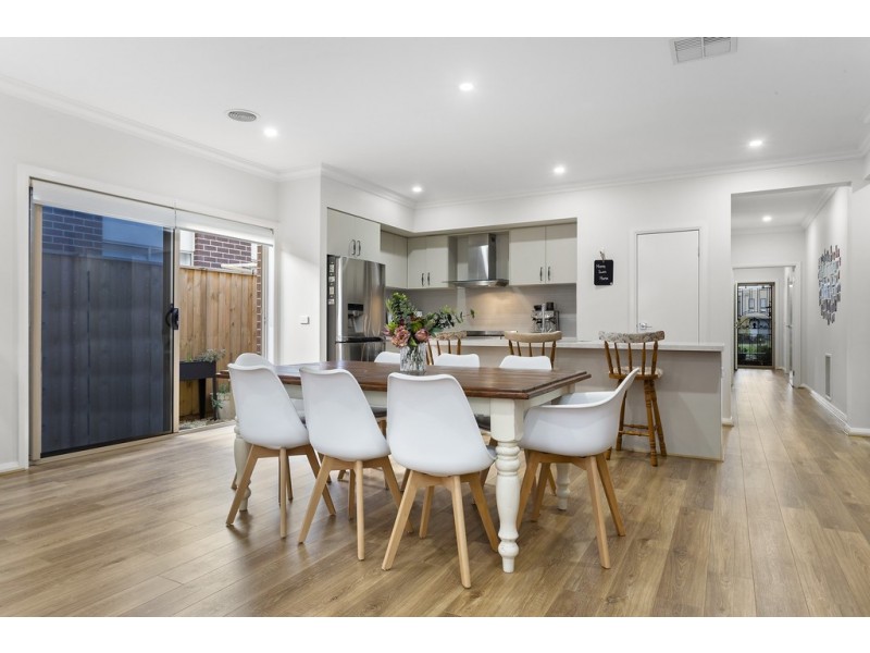 24 Adoquin Street, Doreen VIC 3754