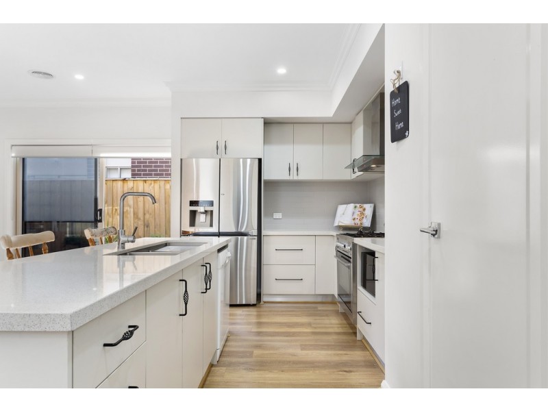 24 Adoquin Street, Doreen VIC 3754