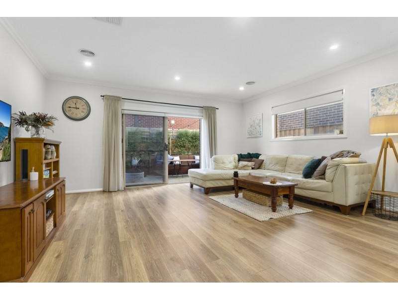 24 Adoquin Street, Doreen VIC 3754