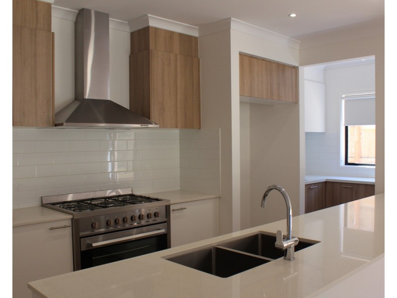 33 Nancarrow Drive, Doreen VIC 3754