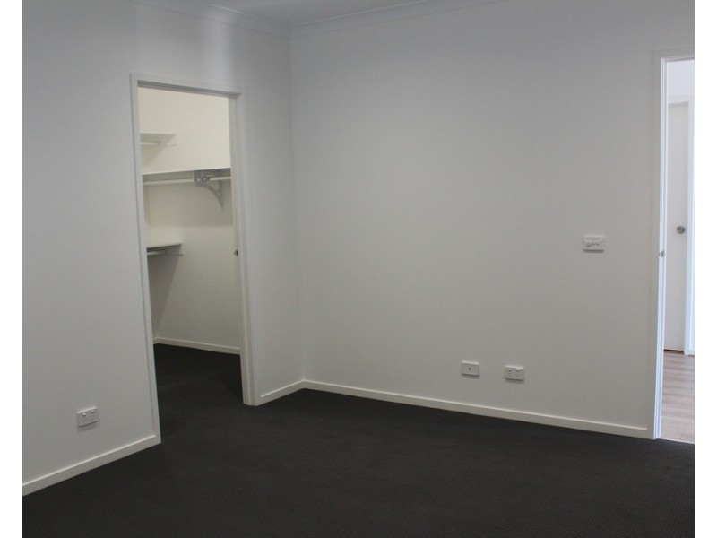 33 Nancarrow Drive, Doreen VIC 3754