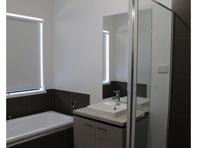 33 Nancarrow Drive, Doreen VIC 3754