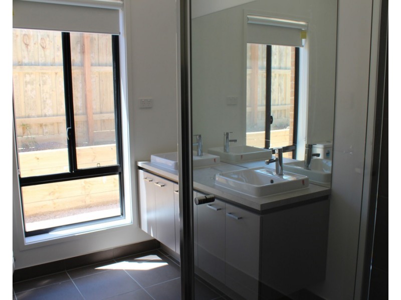 33 Nancarrow Drive, Doreen VIC 3754