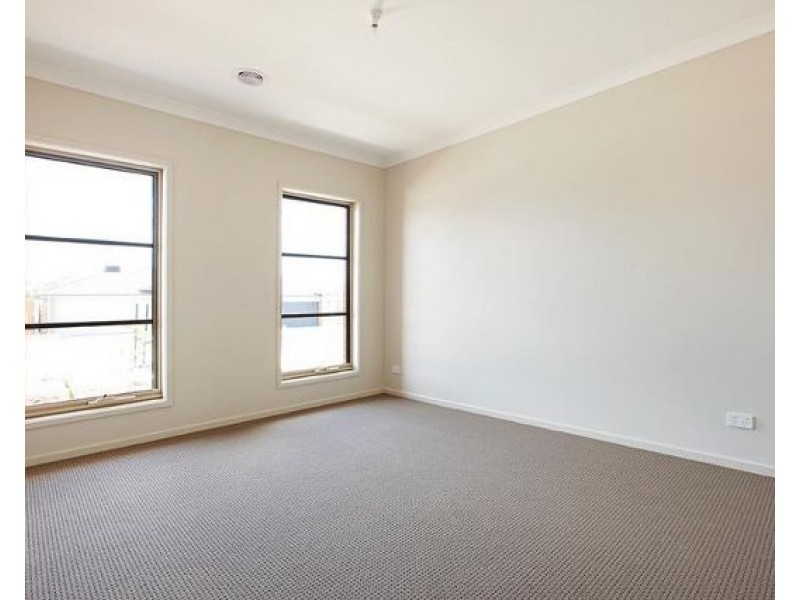 35 Dunraven Crescent, Doreen VIC 3754