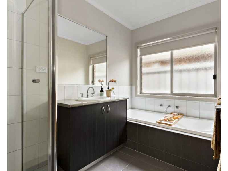 4 Gunghalin Drive, Doreen VIC 3754