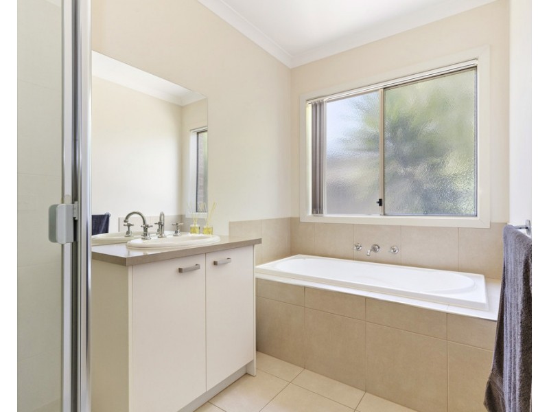 19 Embankment Road, Doreen VIC 3754