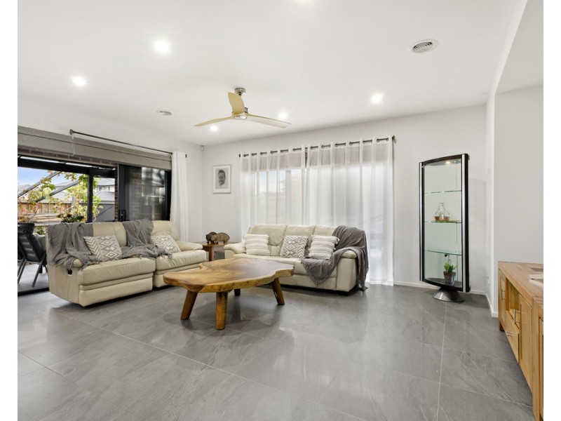 16 Lincoln Way, Doreen VIC 3754